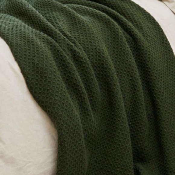 ARHAUS HOLIDAY KEEPSAKE WAFFLE WEAVE KNIT THROW - Picture 5 of 6